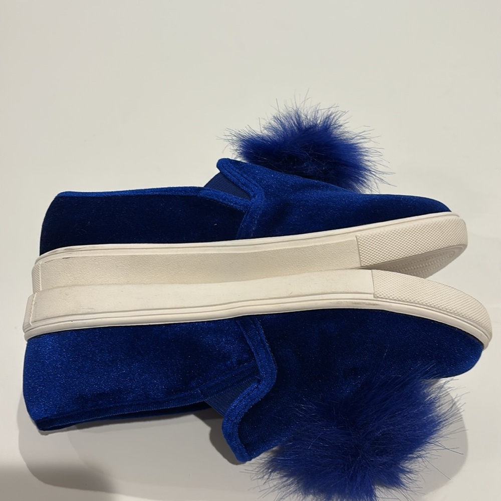 Betsey Johnson Zappp Royal blue velvet loafers with pom poms women’s 7.5… - Picture 9 of 9